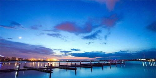 2025卤肉饭行业还有市场吗，东东记卤肉饭加盟店热线是多少